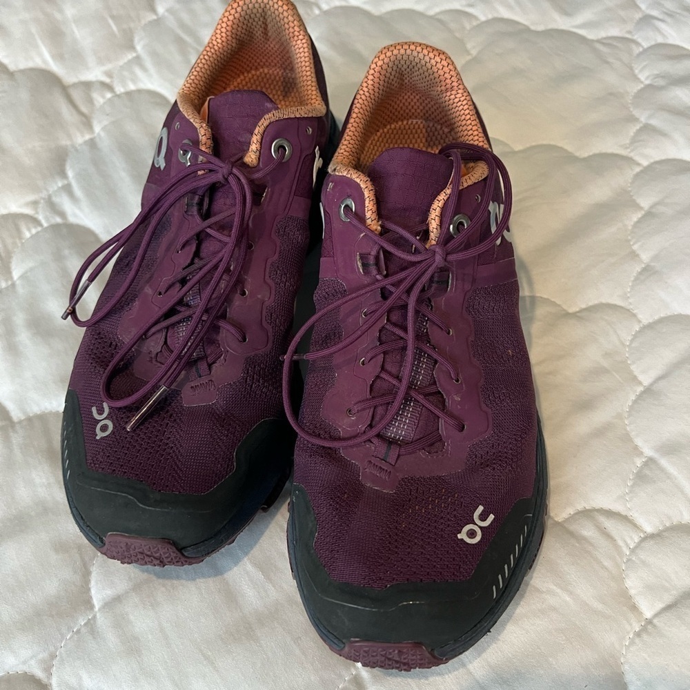 On Cloudventure Womens Trail Running  Shoes size 7